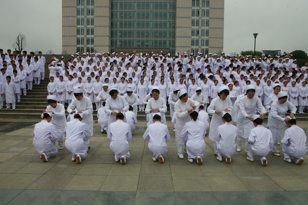 关于举行2013级护生授帽仪式暨庆祝“5·12国际护士节”护理技能大赛